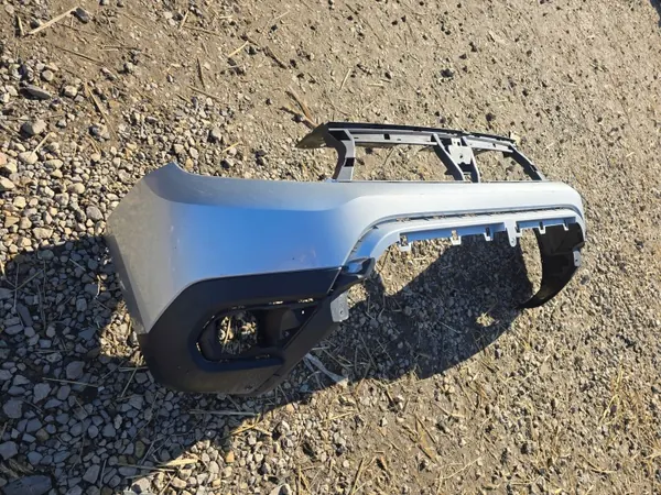Parachoques delantero Dacia Duster II OEM 620221776R - Usado image 4