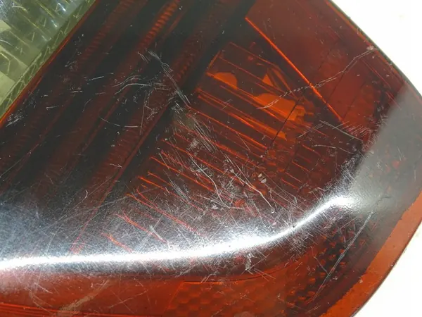 Luz trasera derecha BMW 3 E90 image 7