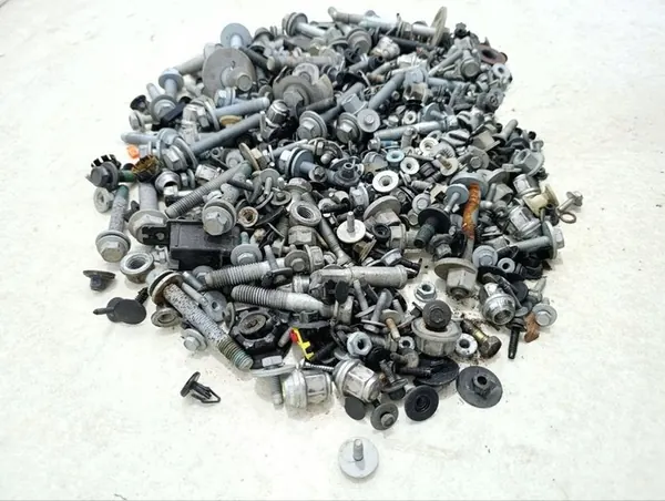 Ensemble de boulons Chrysler Pacifica 2021 OEM 282202 image 5