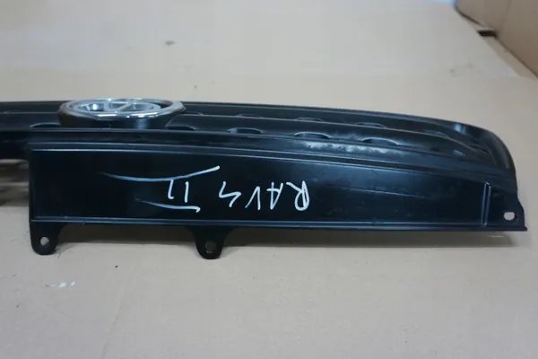 Toyota RAV4 II Grille OEM RAV4 II ATRAPA 00-05r image 9