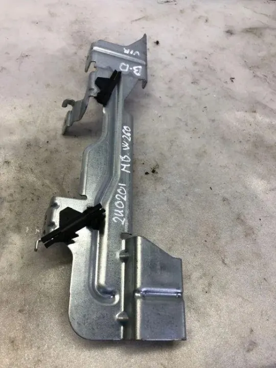 Mercedes-Benz C-Klasse W206 kofferbakrol OEM A2066911200 image 2