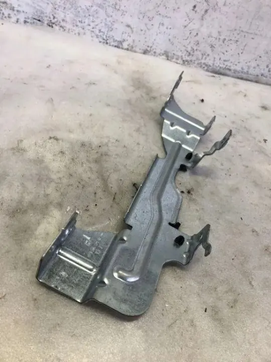 Mercedes-Benz C-Klasse W206 kofferbakrol OEM A2066911200 image 3