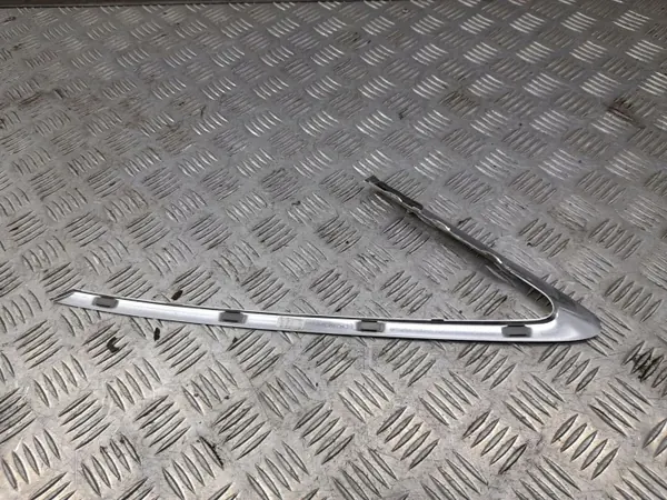 OEM 8V5853345B Achterruitlijst links Audi A3 image 5