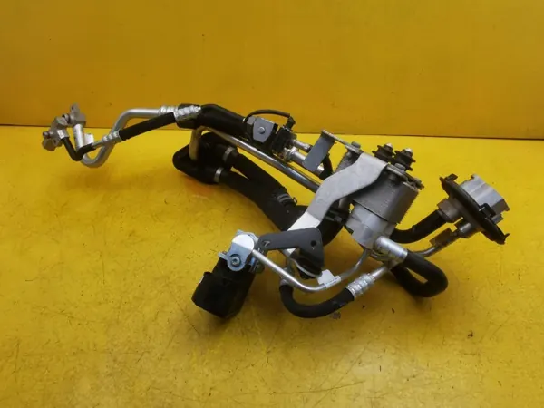 Audi Q8 AC-laajennusventtiili OEM 4M1816112M image 3