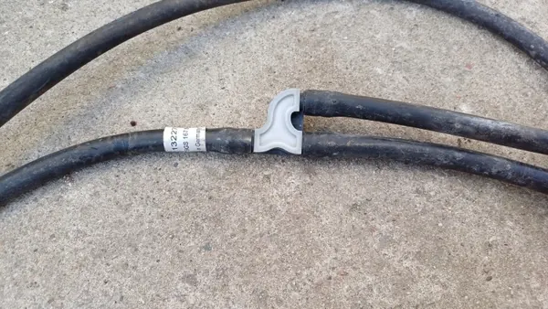 Opel Insignia A Scheibenwasserschlauch OEM 13227354 image 3