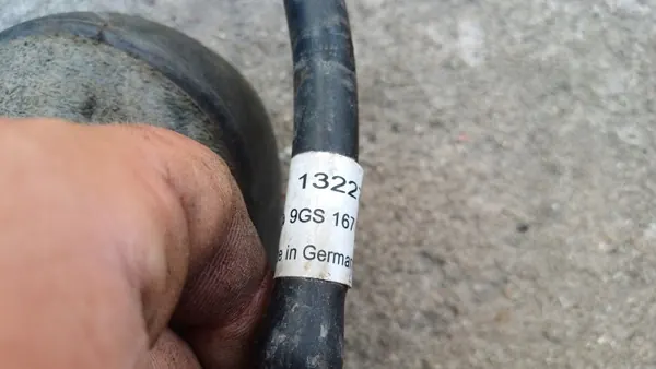 Opel Insignia A Scheibenwasserschlauch OEM 13227354 image 4