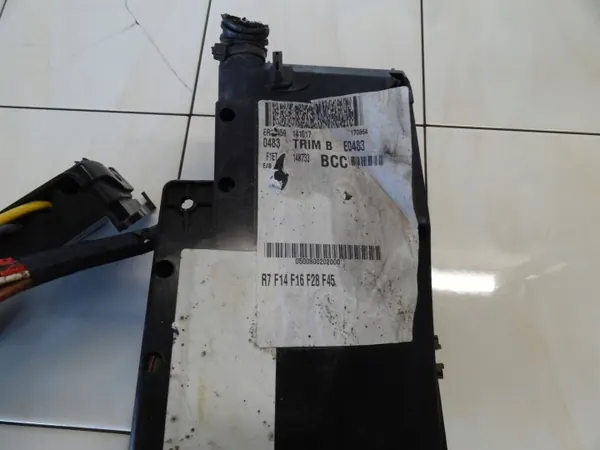 Zekeringkastmodule F1ET14K733BCC voor Ford Focus MK3 image 3