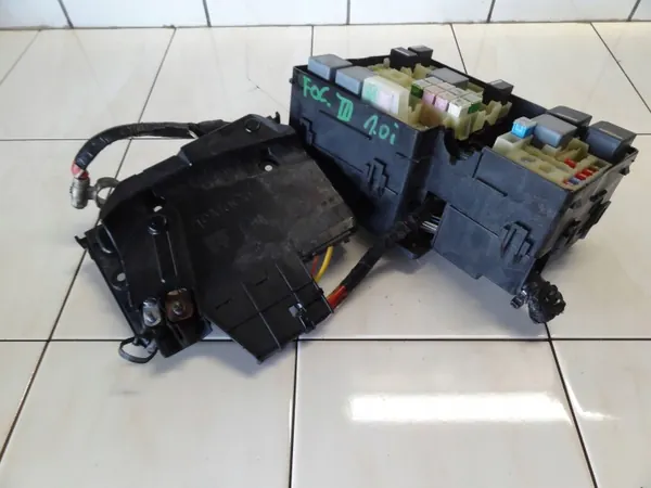 Zekeringkastmodule F1ET14K733BCC voor Ford Focus MK3 image 4