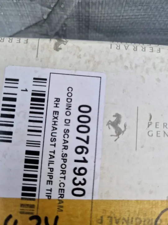 Ferrari GTC4 Lusso Uitlaatpunt OEM 761930 Rechts Achter image 5