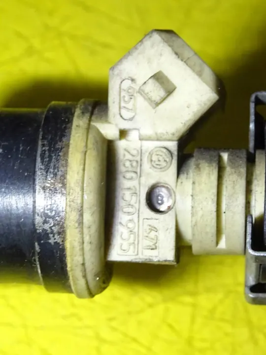 Kraftstoffschiene VW Passat B4 1.6 037906031J / 0280150955 image 7