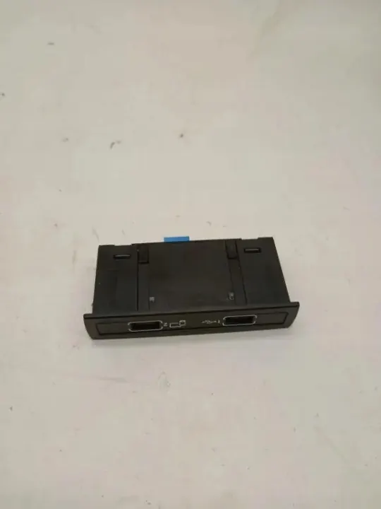 Porta USB OEM A1728202000 para Mercedes GLE W166 image 3