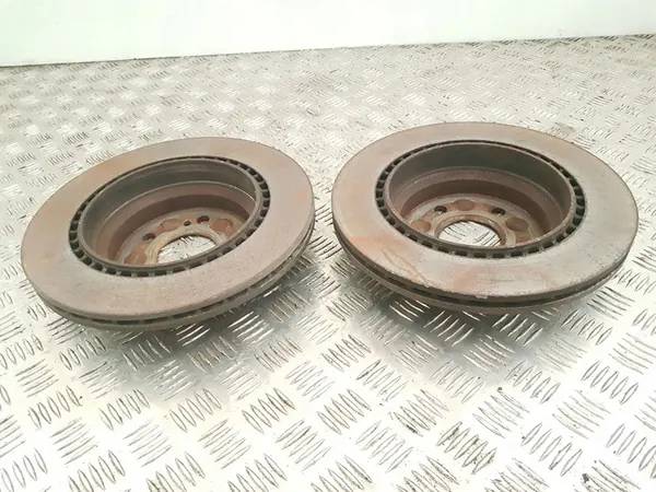 Achterremschijf Mercedes-Benz E W212 2013 A0004230912 image 6