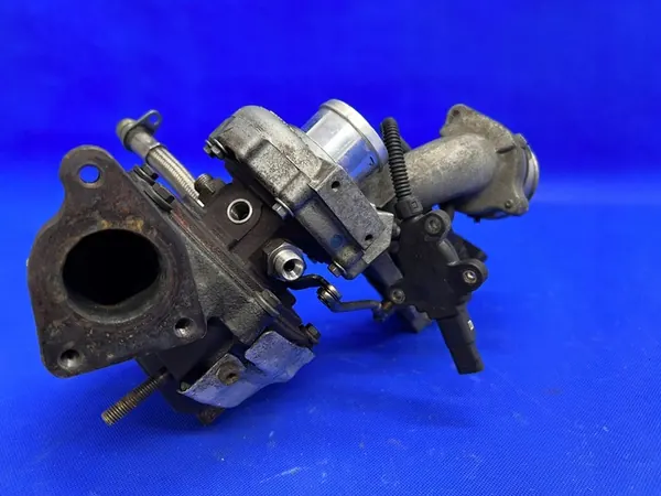 AUDI A8 D4 4.2 TDI Turboahtimen Oikea 057145874P image 4