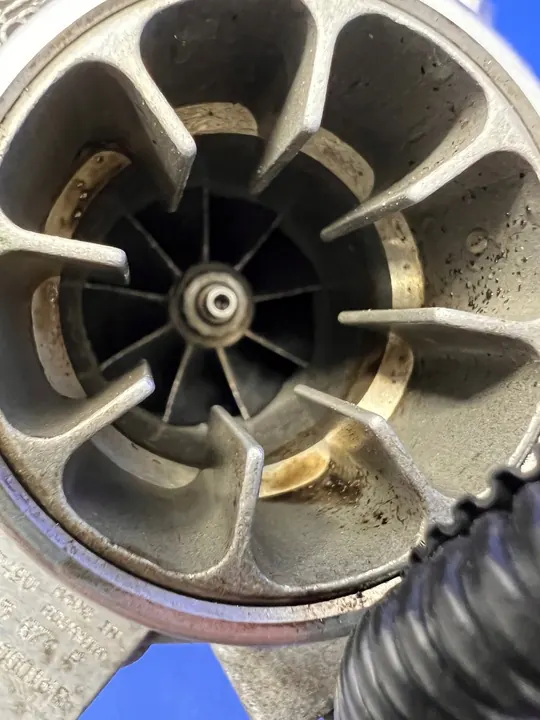 AUDI A8 D4 4.2 TDI Turboahtimen Oikea 057145874P image 5