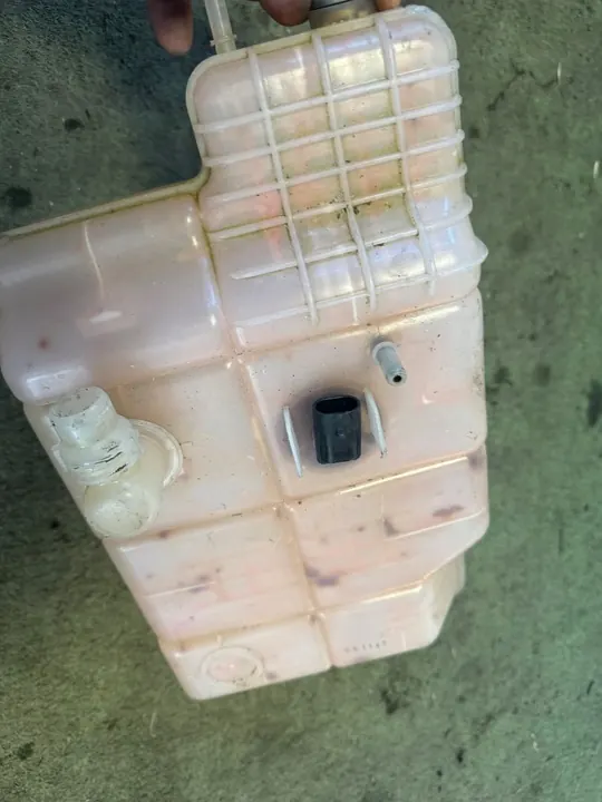 Ausdehnungsbehälter IVECO DAILY VI 3.0 HPI image 3