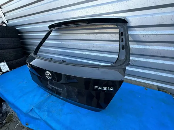 Tapa Maletero Skoda Fabia III OEM 6V6827159 - Usado image 4