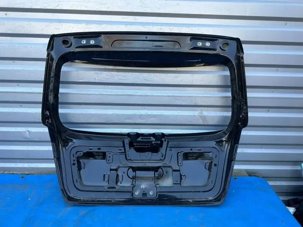 Tapa Maletero Skoda Fabia III OEM 6V6827159 - Usado image 9