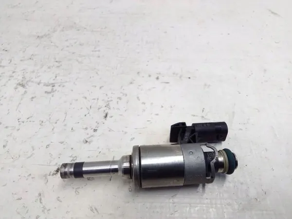 Iniettore AUDI A4 (8W2, B9) 1.4L benzina 2017 0261500477 image 2