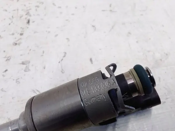 Iniettore AUDI A4 (8W2, B9) 1.4L benzina 2017 0261500477 image 4