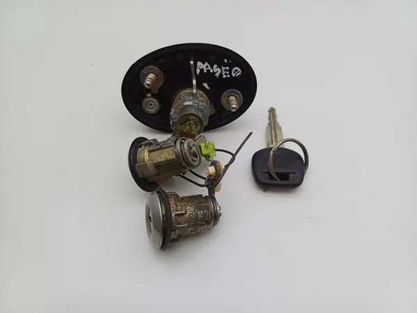 Fecho porta-malas Toyota Paseo OEM DRC100377 - Usado image 3