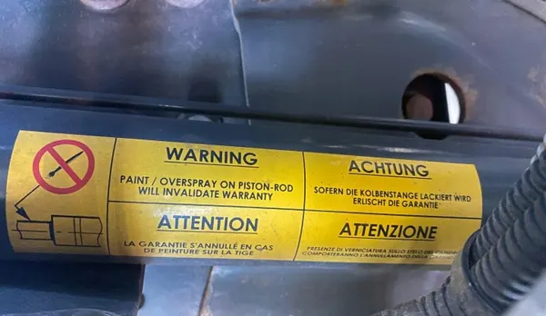 Cilindro de Cabina Iveco OEM 5802758463 - Usado image 4