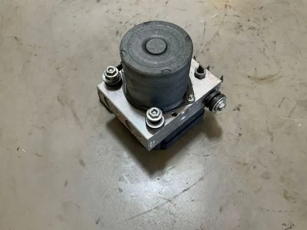 Pompe ABS OEM A0084318712 pour Mercedes Sprinter 3-T image 3