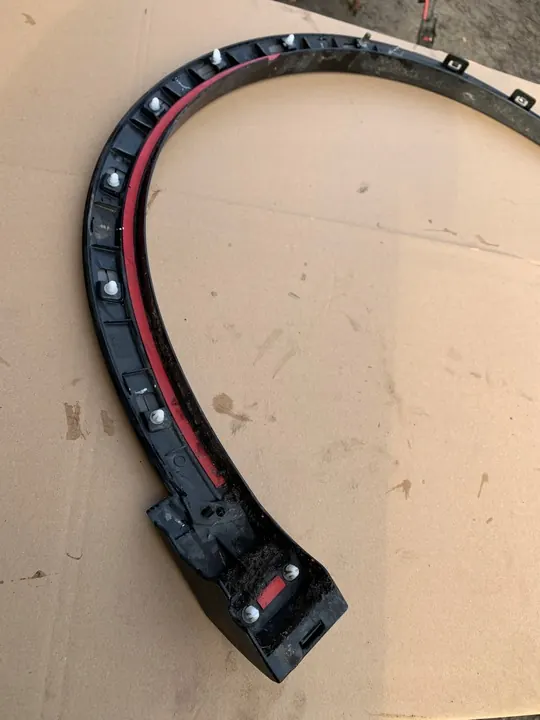 AUDI Q3 8U0 Vasen etulokasuojan lista image 3