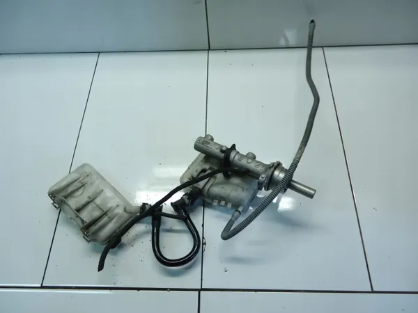 Depósito líquido frenos OEM 460910323R para Trafic III image 5