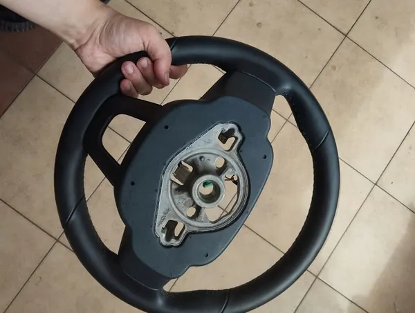 Volante POLESTAR 2 32333823 image 4