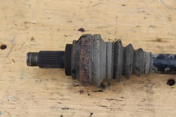 BMW 5 E60 E61 2004 Bakre Halvaxel image 2