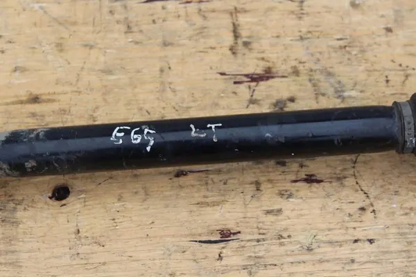 BMW 5 E60 E61 2004 Bakre Halvaxel image 3