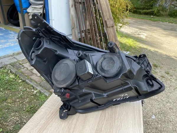 OPEL ASTRA H III LIFT FARO IZQUIERDO 93190069LH image 4