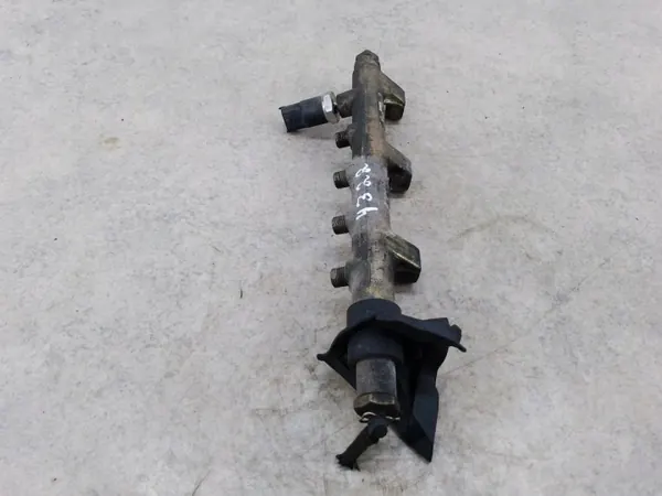 Rampe d'injection diesel OEM 8200023961 pour Opel Movano image 4
