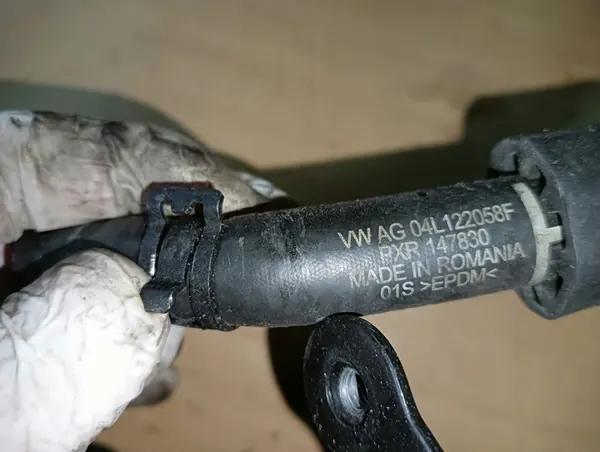 Vesijäähdytyslinja VW Audi Skoda Seat 2.0 TDI OEM image 4