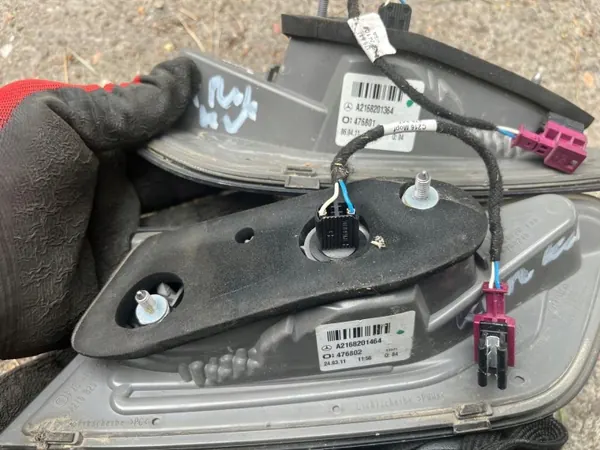 Mercedes W216 takaperuvalo OEM A2168201364 image 3