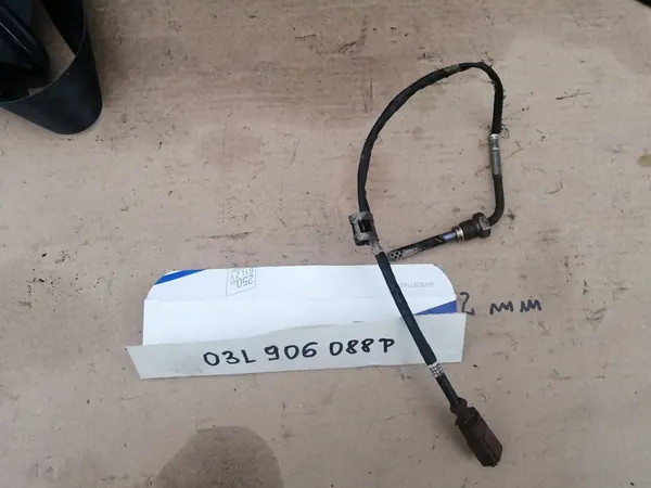 Sensor de Temperatura de Escape VW 1.6 TDI 03L906088P image 2