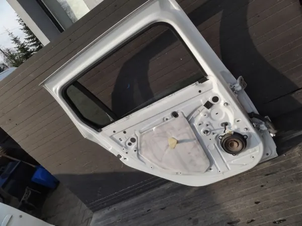 OEM 8210042TLR Dacia Logan MCV II Vasen Takaovi image 3