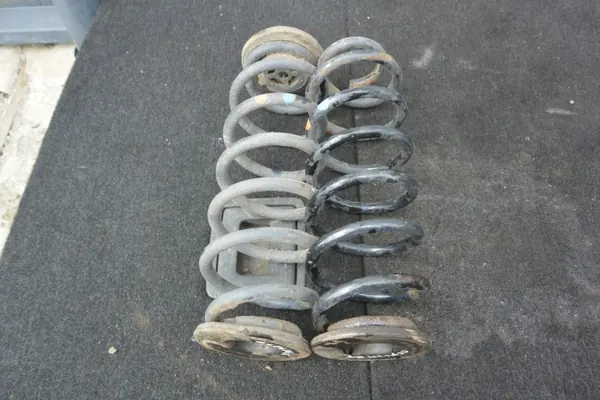 Hinterfeder-Satz OEM SPRĘŻYNA TYLNA TYŁ VW image 2