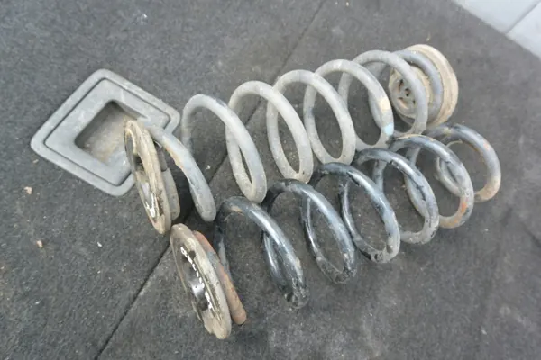 Hinterfeder-Satz OEM SPRĘŻYNA TYLNA TYŁ VW image 5