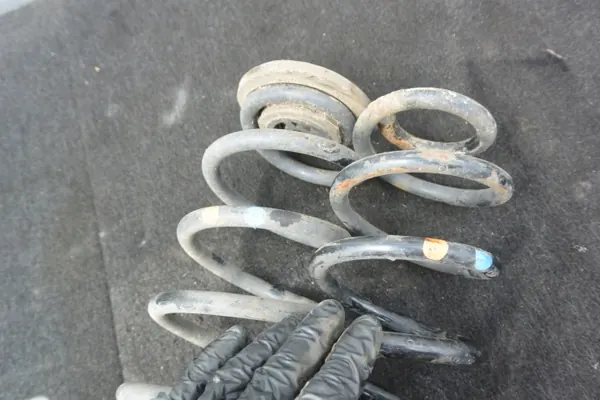 Hinterfeder-Satz OEM SPRĘŻYNA TYLNA TYŁ VW image 7