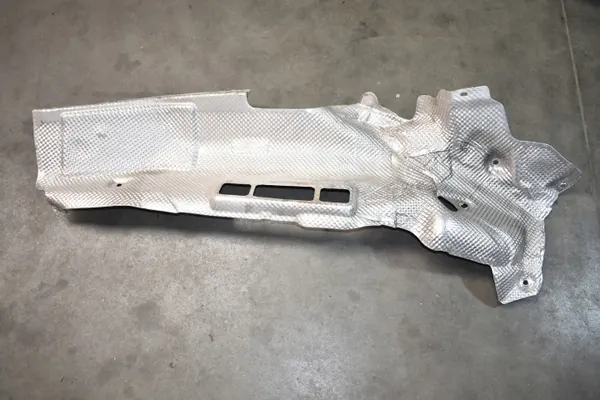 Perfecte Hitteschild Mercedes W167 OEM A1676801805 image 2