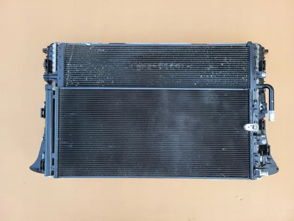 Conjunto de radiadores Audi RS6 C7 2013-2018 OEM image 2