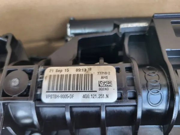 Conjunto de radiadores Audi RS6 C7 2013-2018 OEM image 7