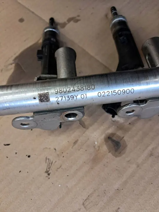 PEUGEOT 5008 II P87 1.2 PureTech Brandstofrail Injectoren OEM image 4