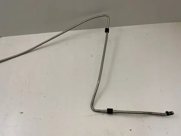 Oljeledning fjädring bak vänster McLaren MP4-12C OEM 11B0217CP NEBR image 3