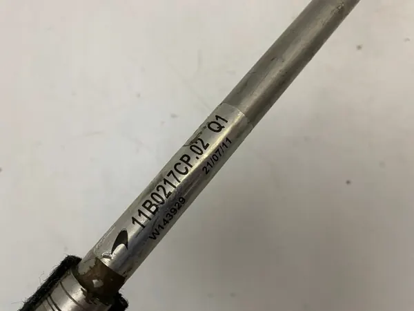 Oljeledning fjädring bak vänster McLaren MP4-12C OEM 11B0217CP NEBR image 4