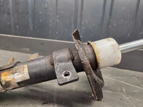CD8534700A Front Right Shock Absorber Mazda 5 CR CW image 4