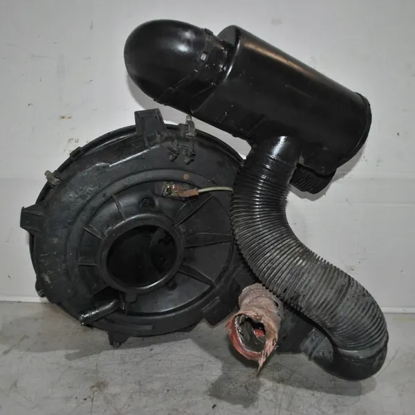 Ilmansuodattimen kotelo AUDI 80 AVANT 2.0L bensiini 056129620 image 3