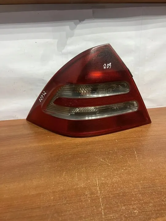 Mercedes-Benz bakpanel OEM D2932 - Begagnad image 2
