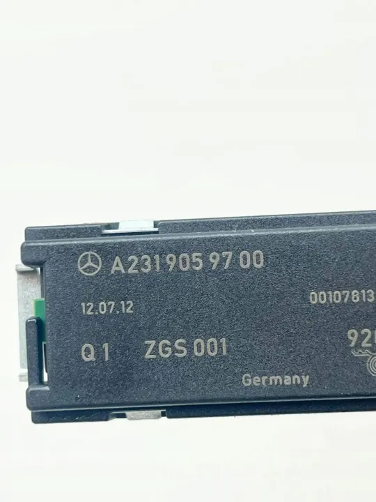 Mercedes-Benz A2319059700 Antenneversterker Gebruikt image 9